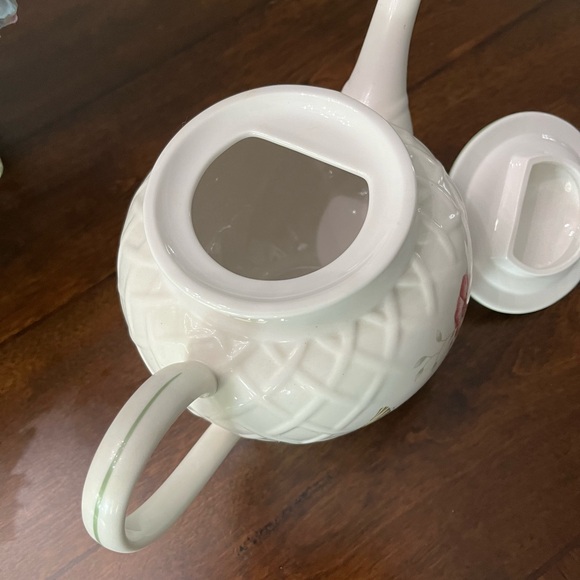 Lenox butterfly meadow large teapot, 7” x 11”. - Picture 2 of 9